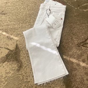 Zara Mid-Rise Cropped Jeans In White